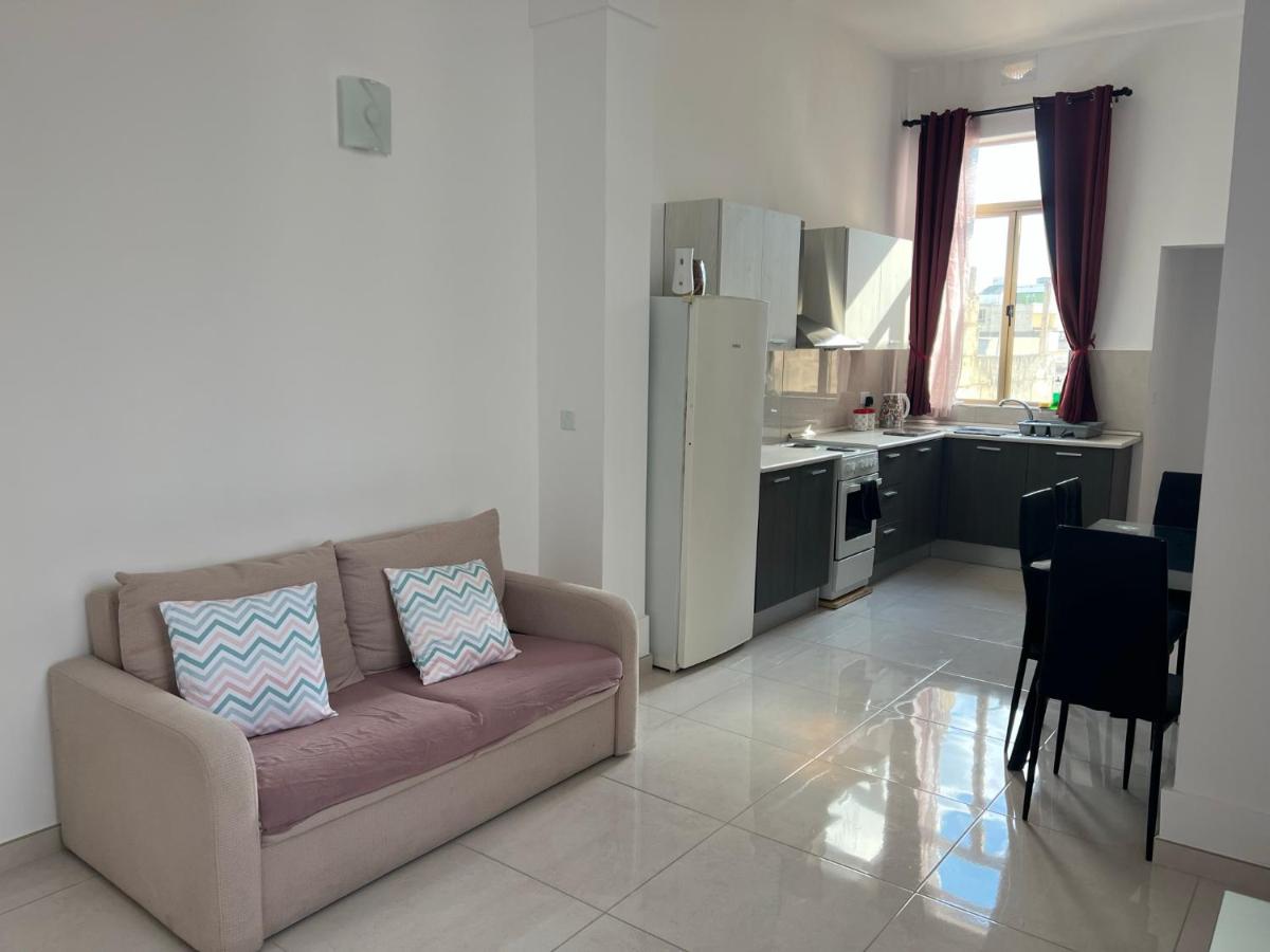 Room with shared bathroom Sliema - Housity
