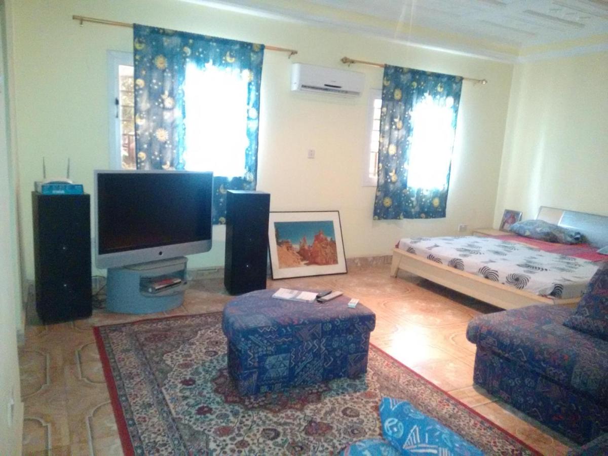 Ous and Buwa - Housity