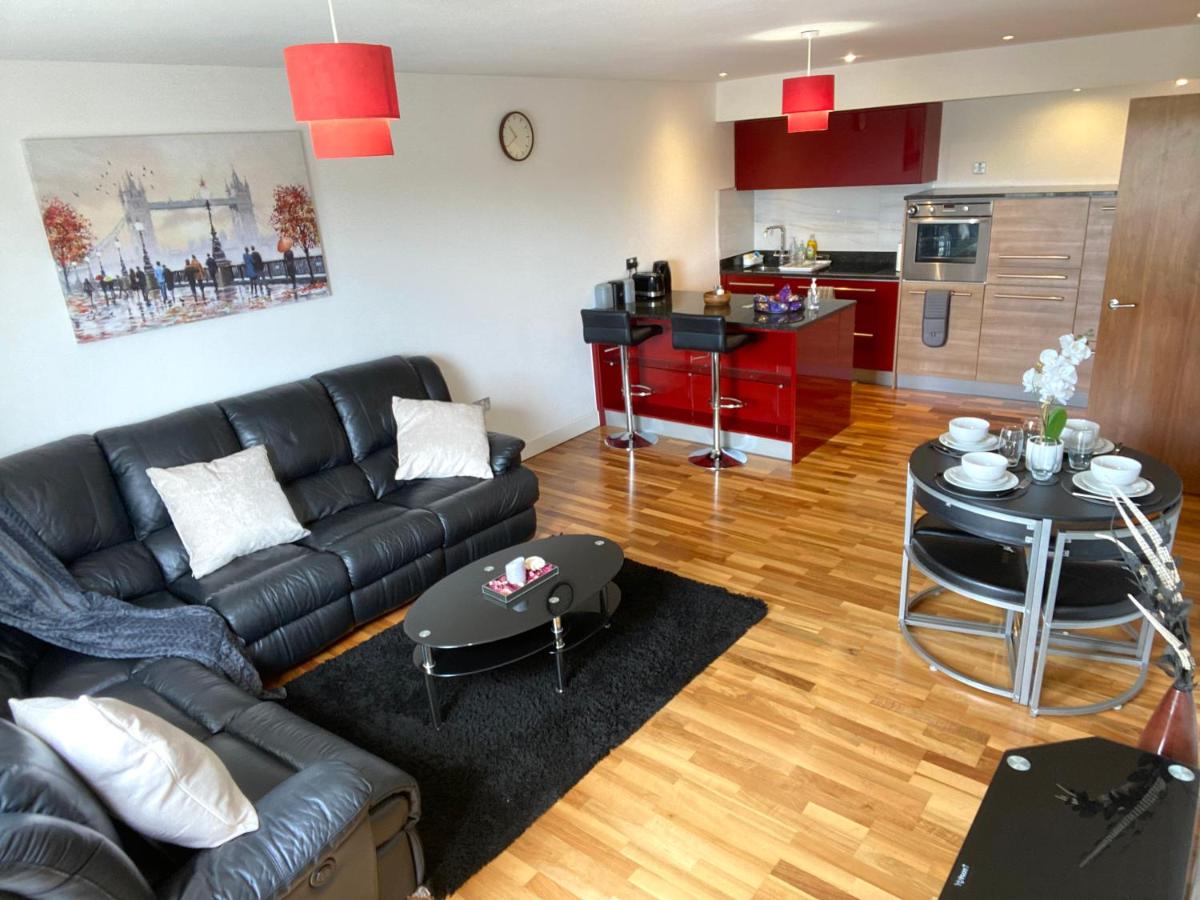 Swanky 2 BDR Apt/Opp Edgbaston Cricket Ground/Free Parking - Housity