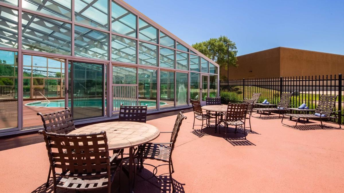 Best Western Plus Peoria - Housity