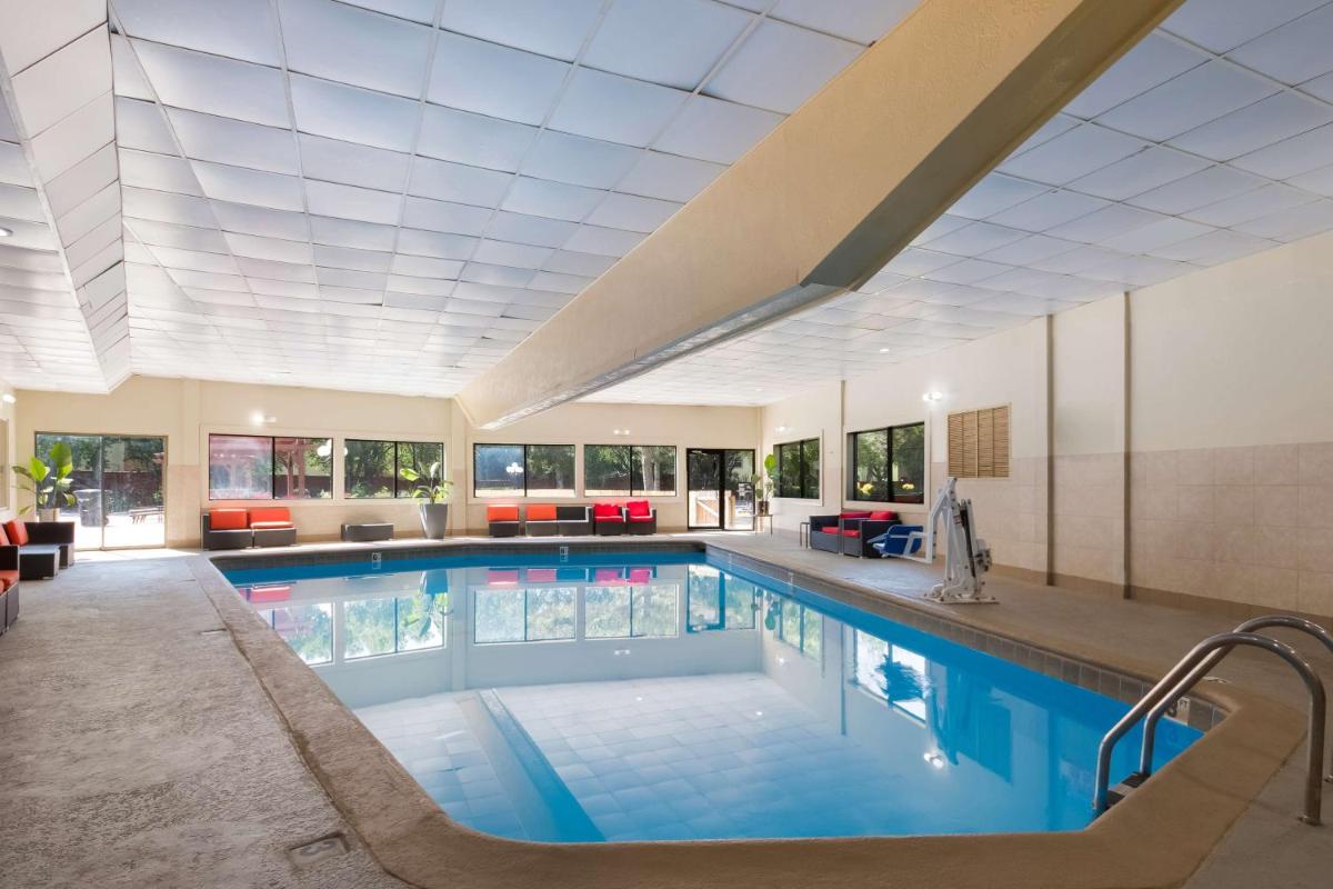 Comancheria Hotel & Convention Center - Housity