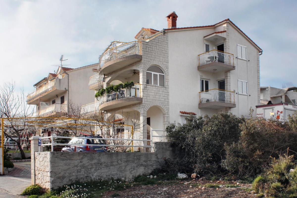 Grebastica 4867a - Housity