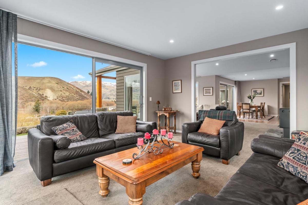 Grandview Lodge - Lowburn Holiday Home - Housity