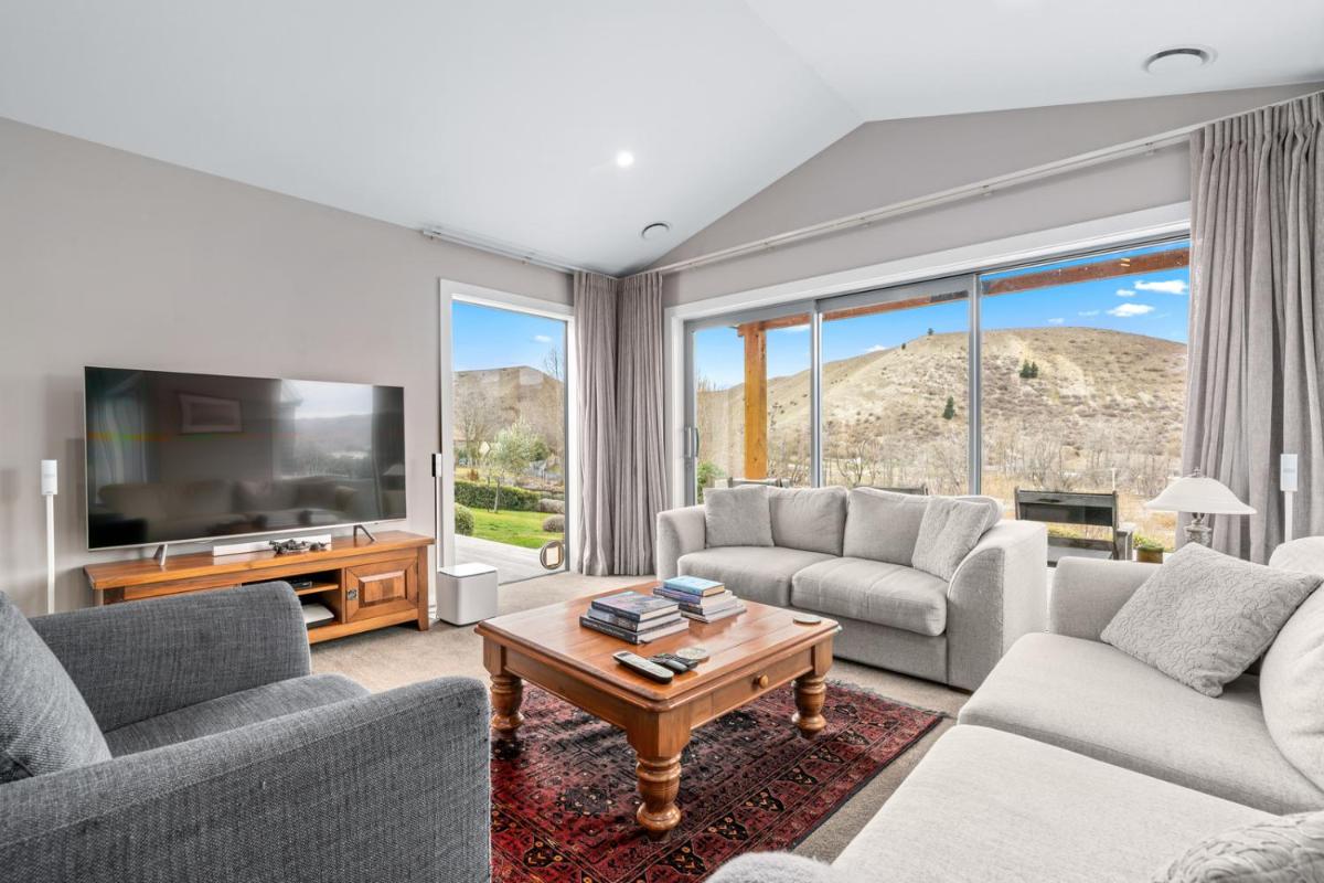 Grandview Lodge - Lowburn Holiday Home - Housity