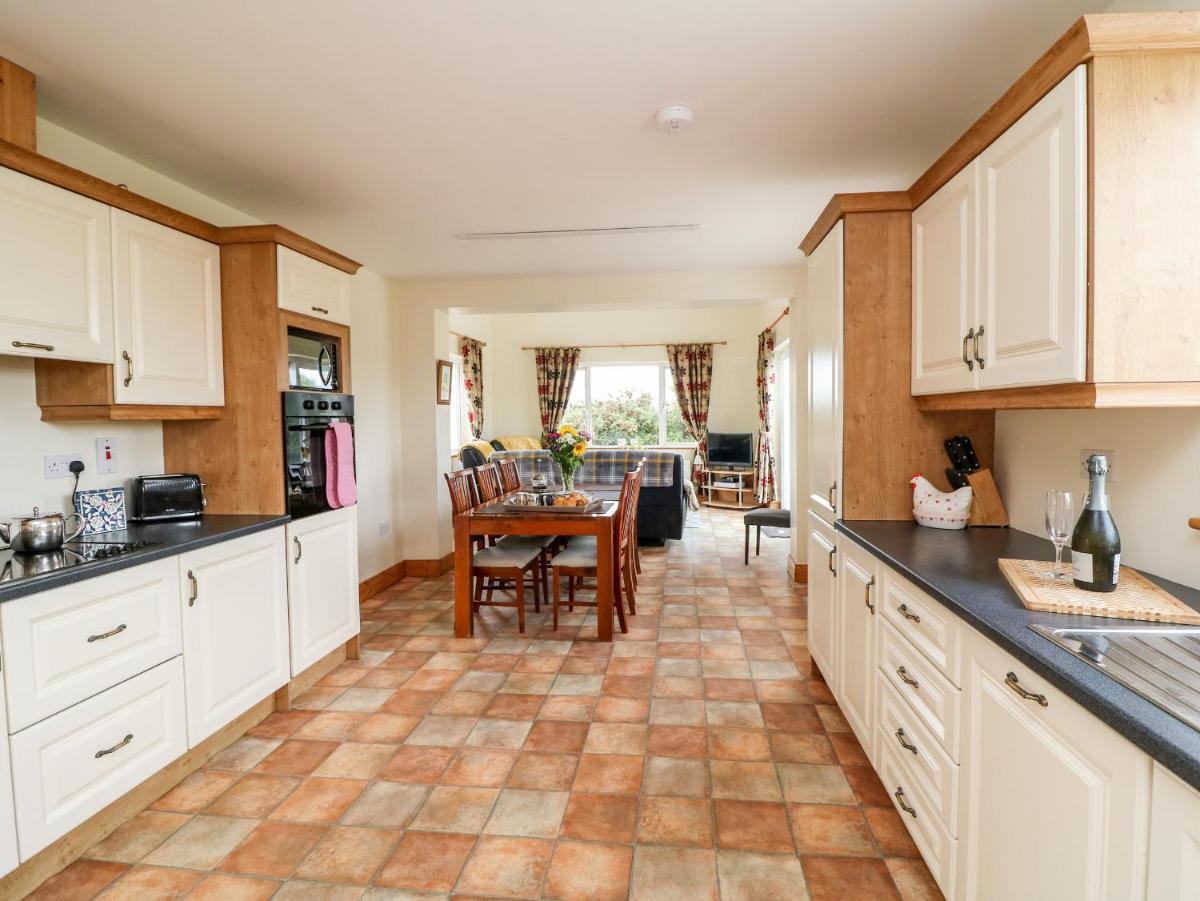 High Meadow House - Housity