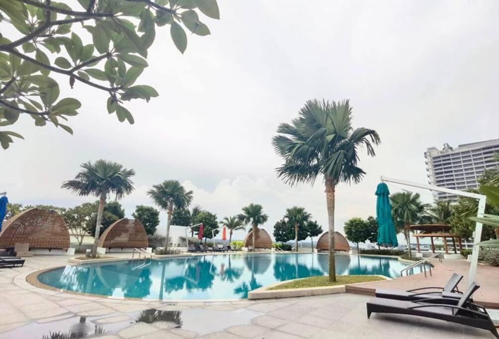 C0704 Almas Suite seaview & Netflix STAY - Housity