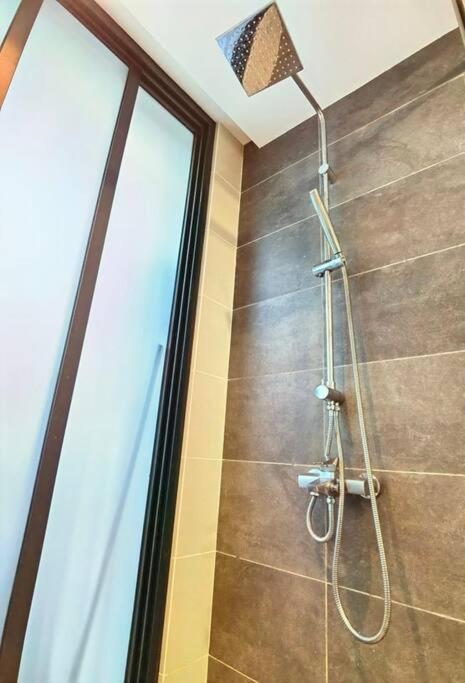 Almas suites Youtube Netflix 100mbps By STAY - Hizvo