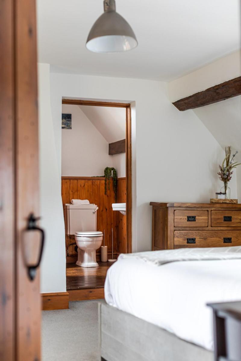 Rustic 5 Bed Farm House in Derbyshire, sleeps 9 - Housity