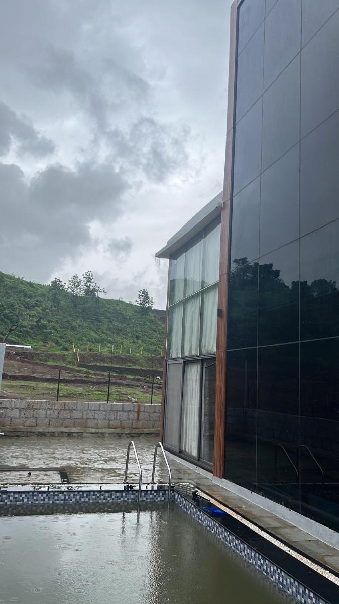 Luxurious 3 bedroom villa with private pool & Deck - Housity