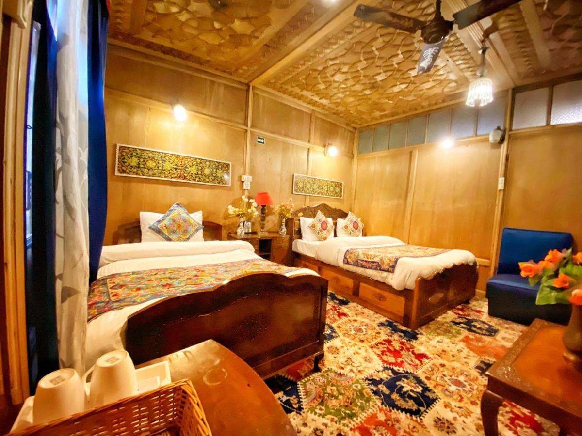 Suitetrails - Lake Victoria Houseboats