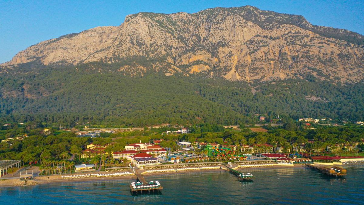 Crystal Flora Beach Resort - Ultimate All Inclusive - Housity