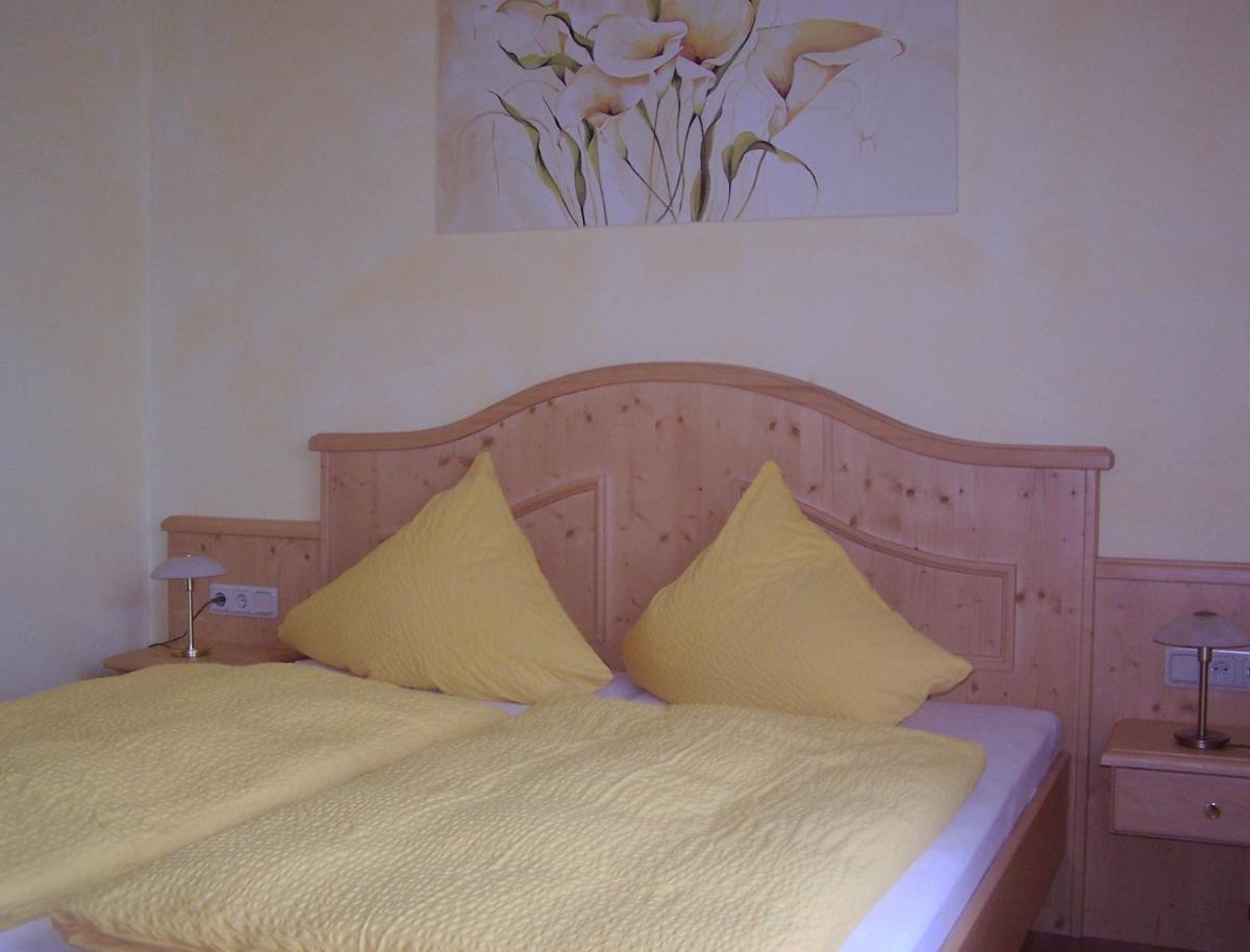 Zur Rotenfelsstube - Housity