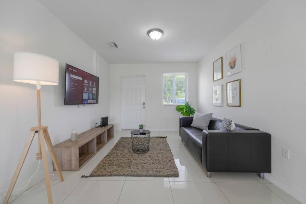 Suitetrails - Fantastic Brand New Duplex 3 Bedrooms/2 bathrooms