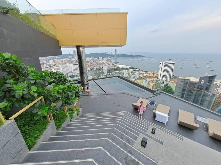 Downtown Chic Condo Rooftop Pool #EN797 - Housity