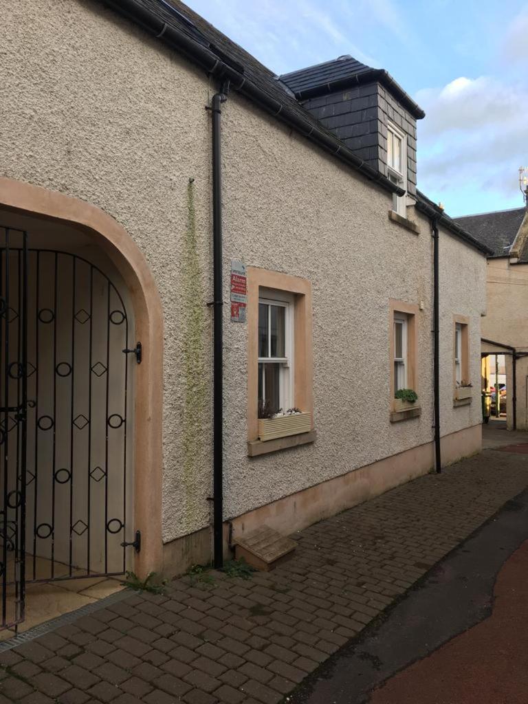 Comfy Double with Separate Private Bathroom in Family Home - Housity