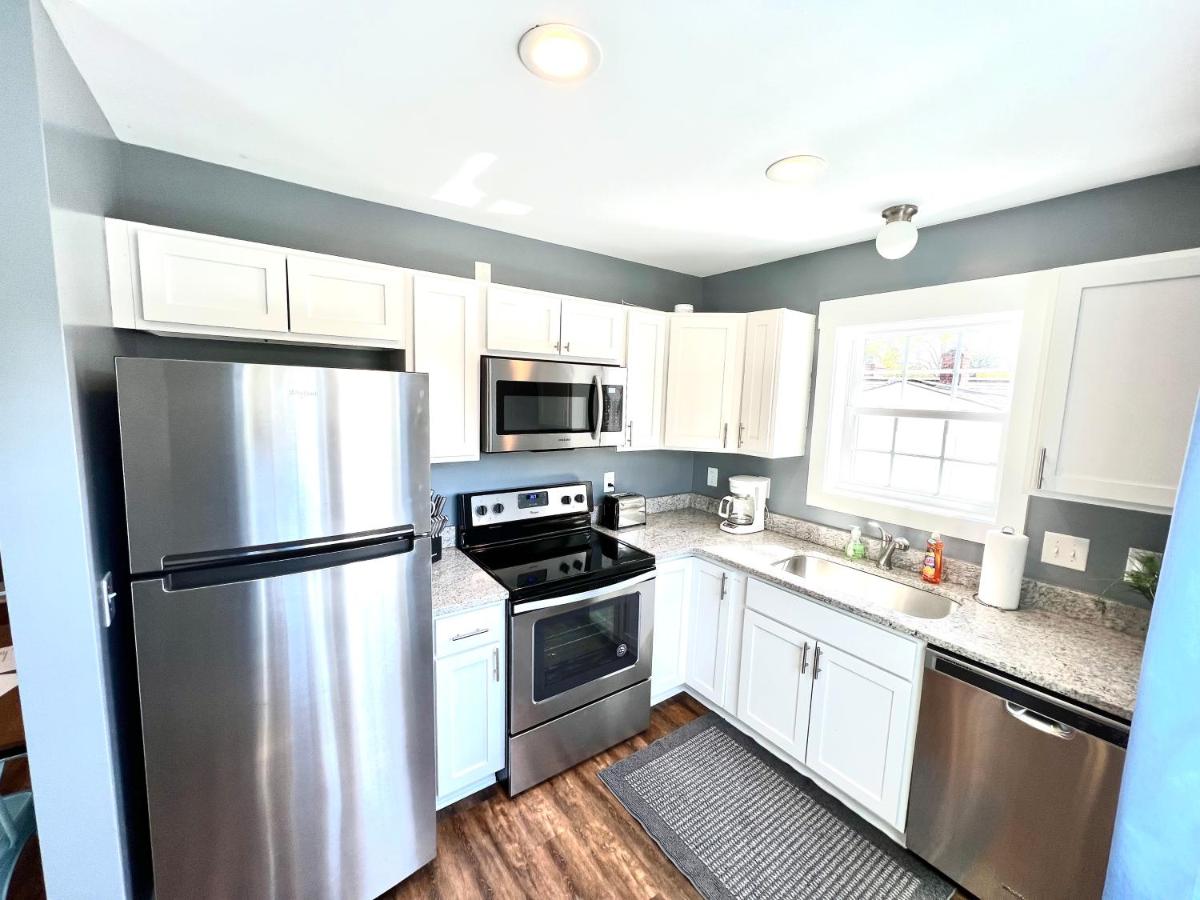 Stylish Cozy Tree House Pet Friendly!!! - Housity