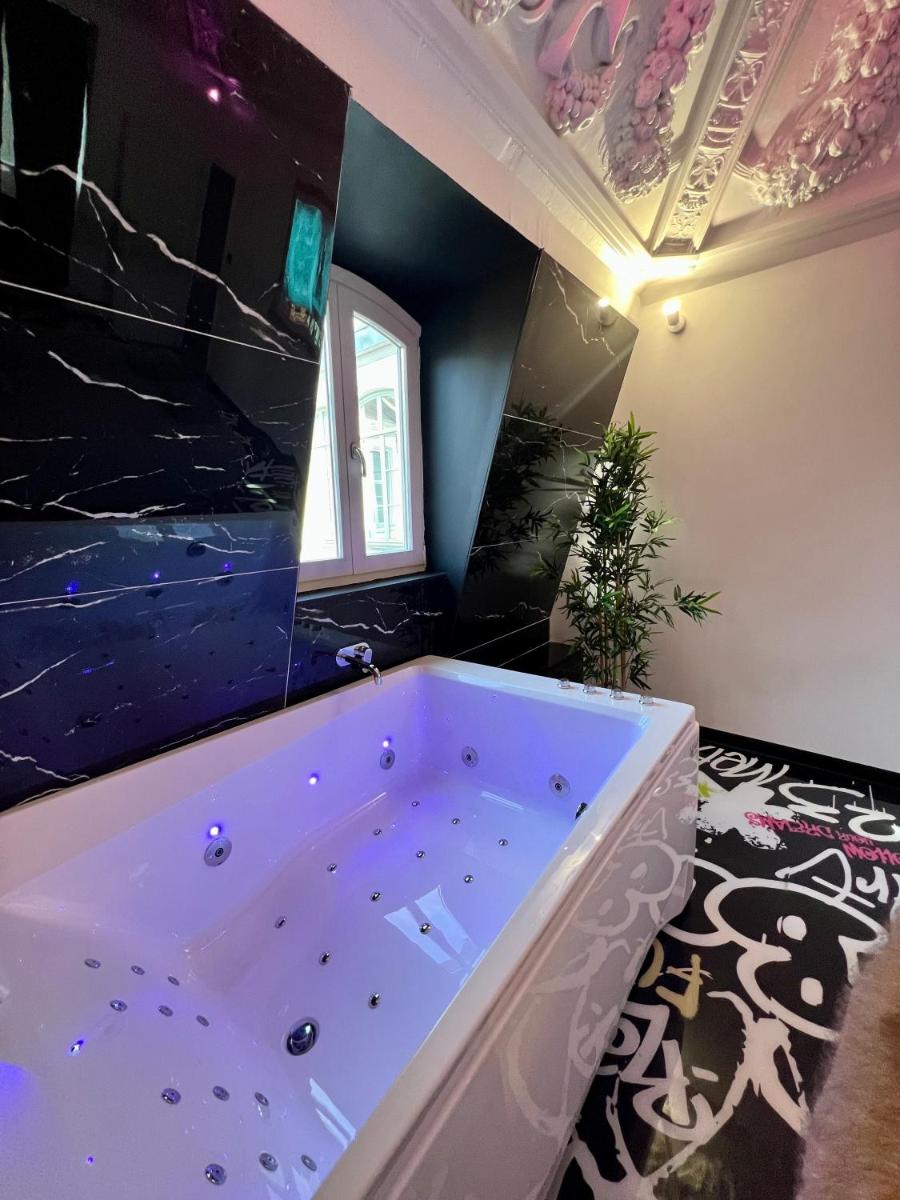 Capsule Art Déco - Jacuzzi - Netflix - Home Cinéma - Arcade de jeux & Nintendo switch - 2 chambres - Filet suspendu - Housity