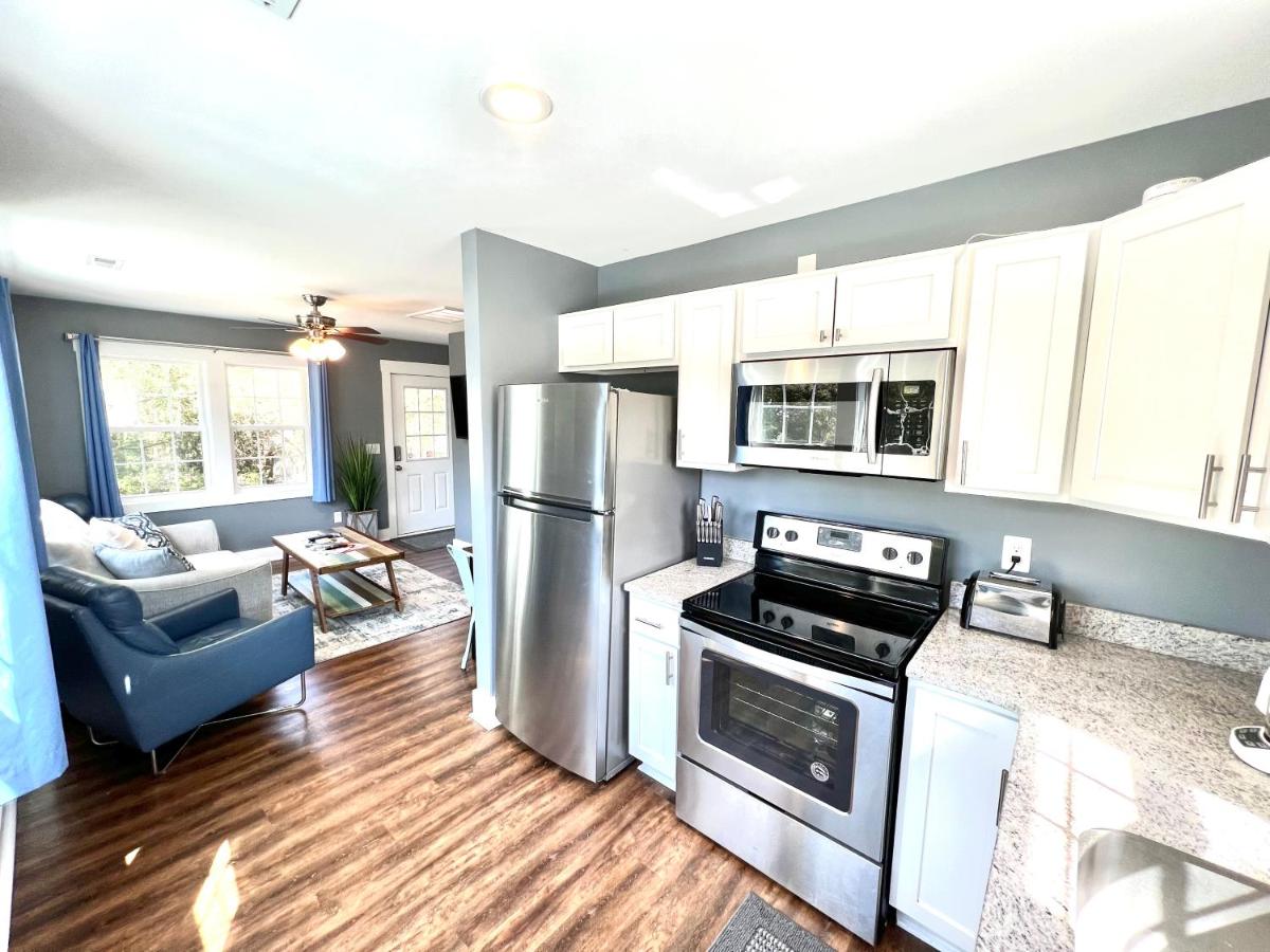 Stylish Cozy Tree House Pet Friendly!!! - Housity