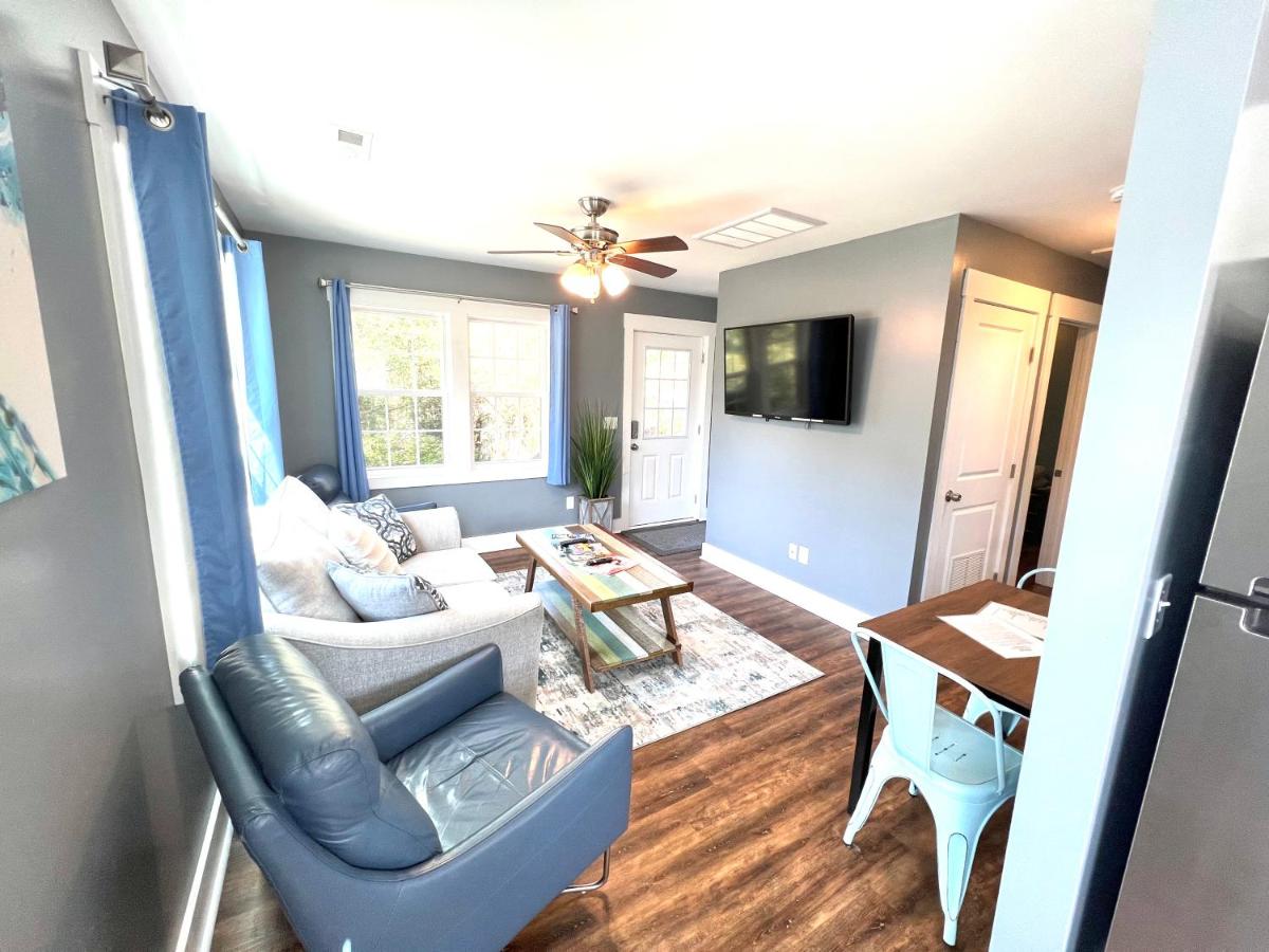 Stylish Cozy Tree House Pet Friendly!!! - Housity