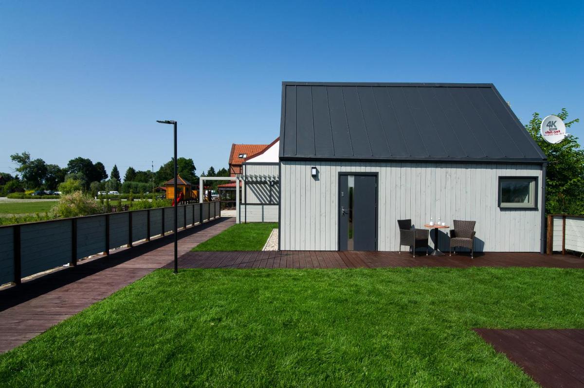 DOMEK NA FOLWARKU ŻUŁAWSKIM - Housity