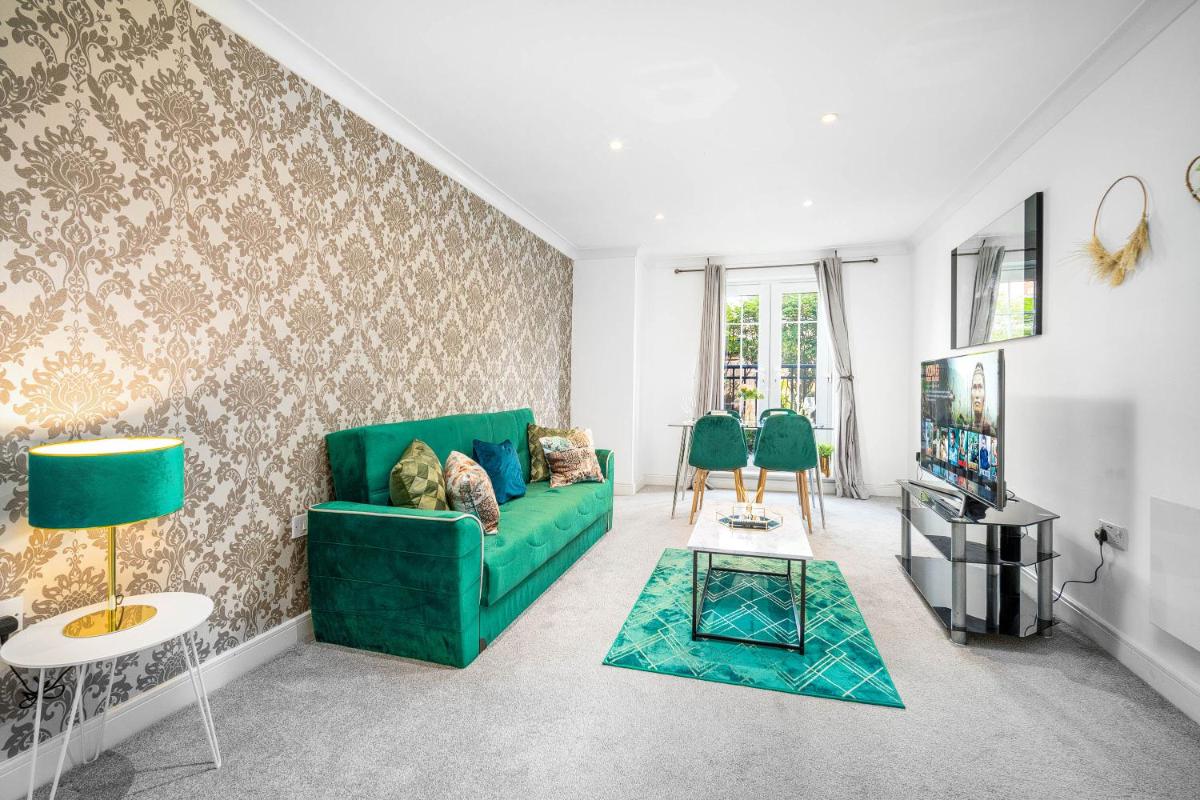 Luxury 2 Bedroom Apartment Birmingham Sutton Coldfield FREE PARKING FREE WIFI - Housity