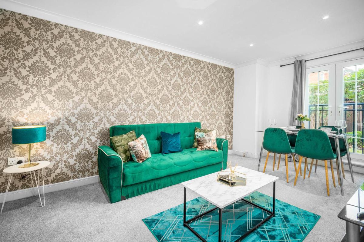 Luxury 2 Bedroom Apartment Birmingham Sutton Coldfield FREE PARKING FREE WIFI - Housity