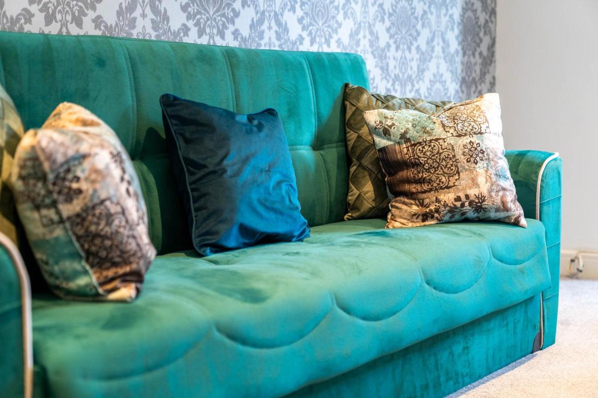 Luxury 2 Bedroom Apartment Birmingham Sutton Coldfield FREE PARKING FREE WIFI - Housity