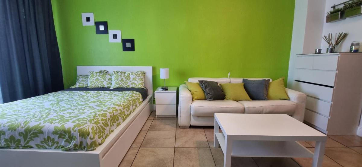 Miami Beach Suncoast Apartment I - Balcony Front Beach - Hizvo