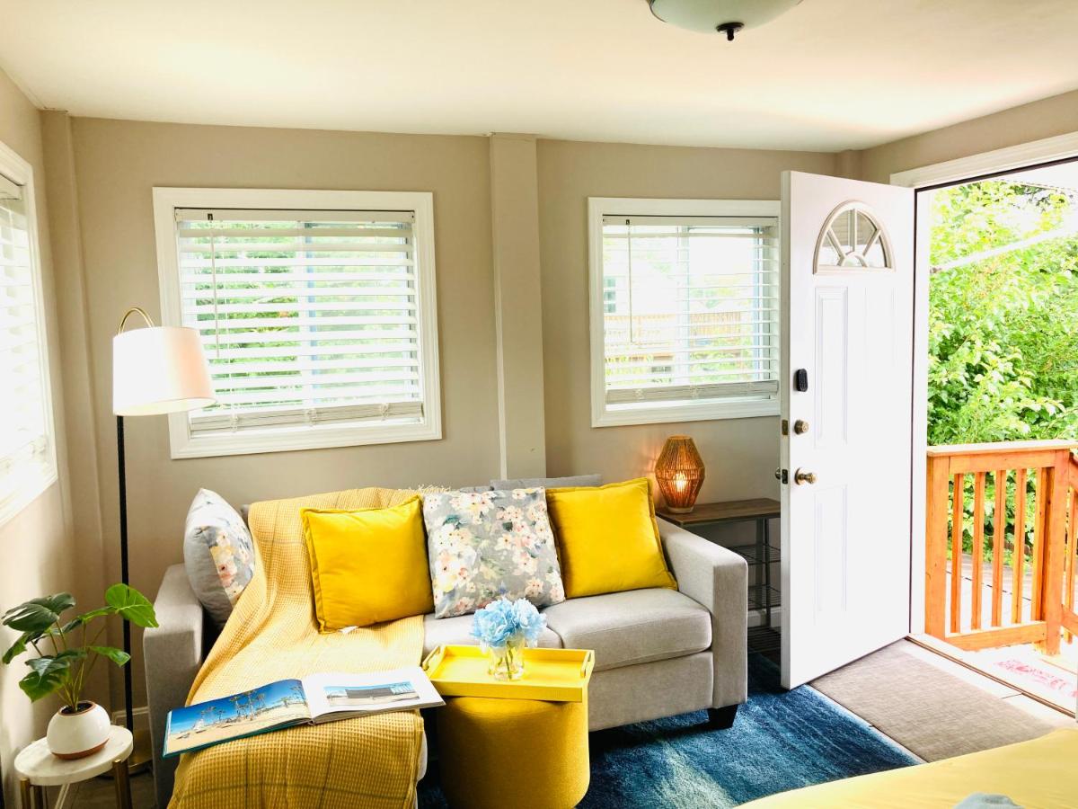 Garden View Apartment with 2 Bedrooms, 1 Bathroom, Work-out Area, Kitchen, and Living room - Housity