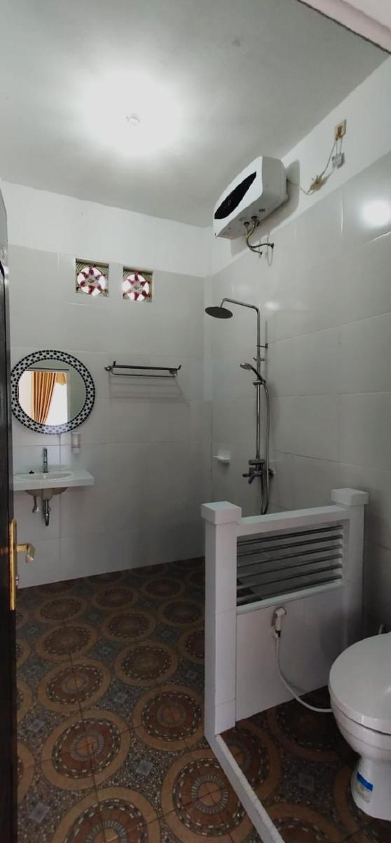 Bintang Bungalow Tour & Travel - Housity