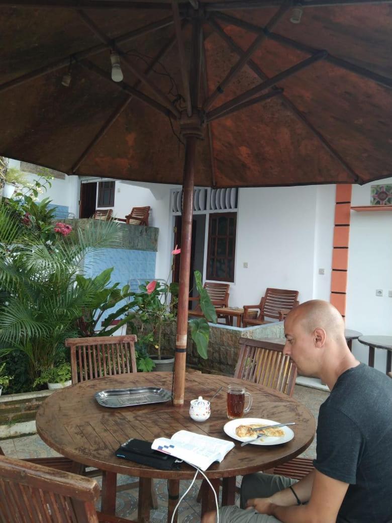 Bintang Bungalow Tour & Travel - Housity