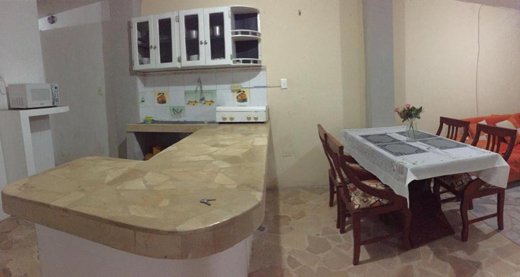 Acogedor, amplio a 5 min de Las Palmas-Esmeraldas - Housity