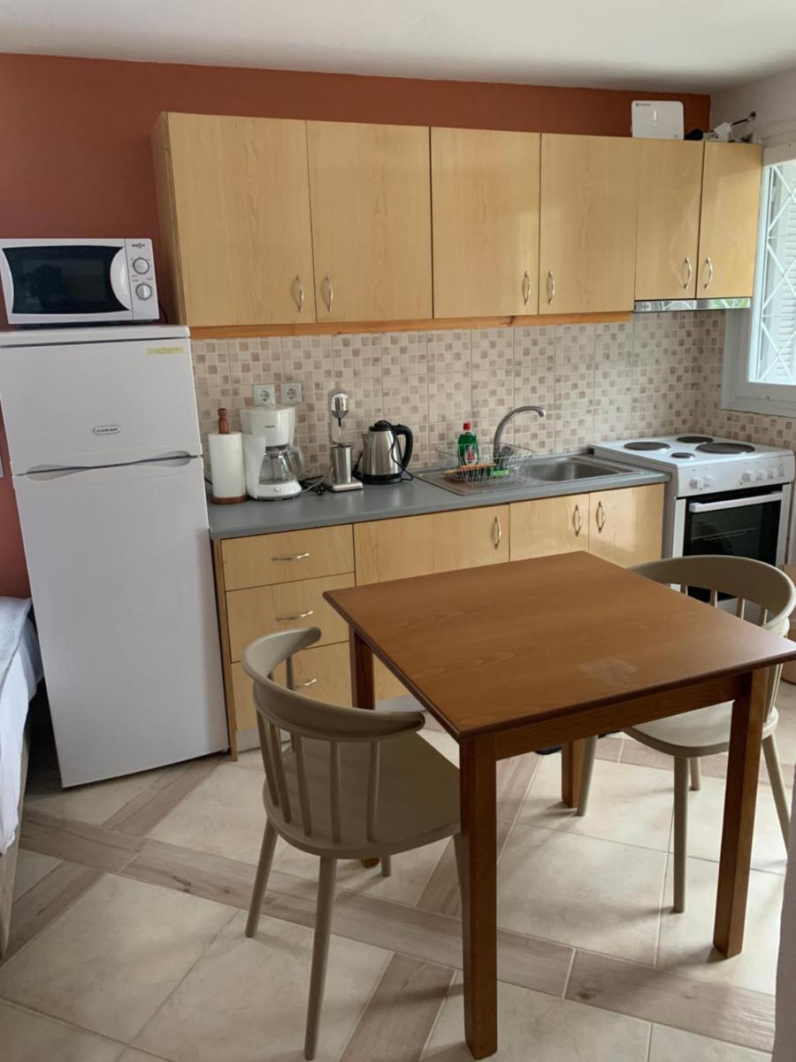 Zacharos Elegant Studio - Housity