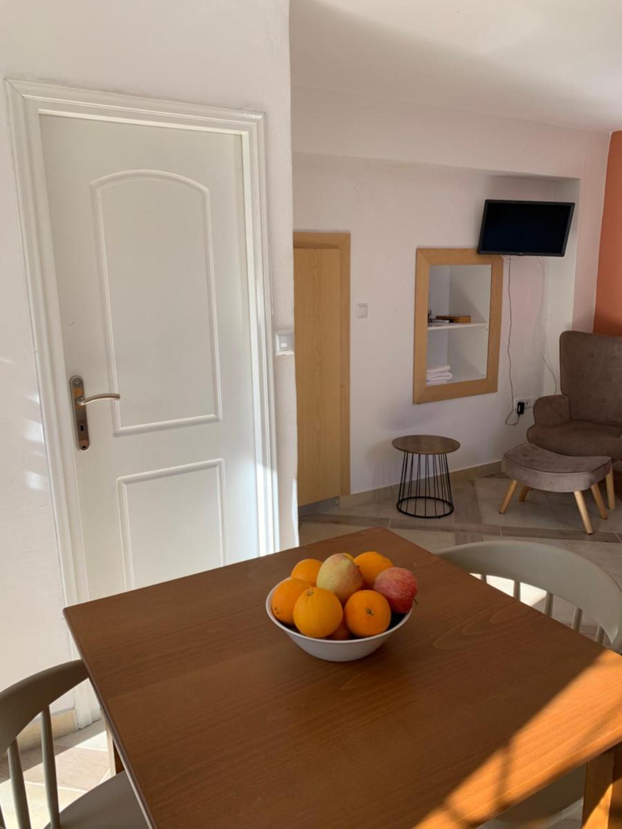 Zacharos Elegant Studio - Housity
