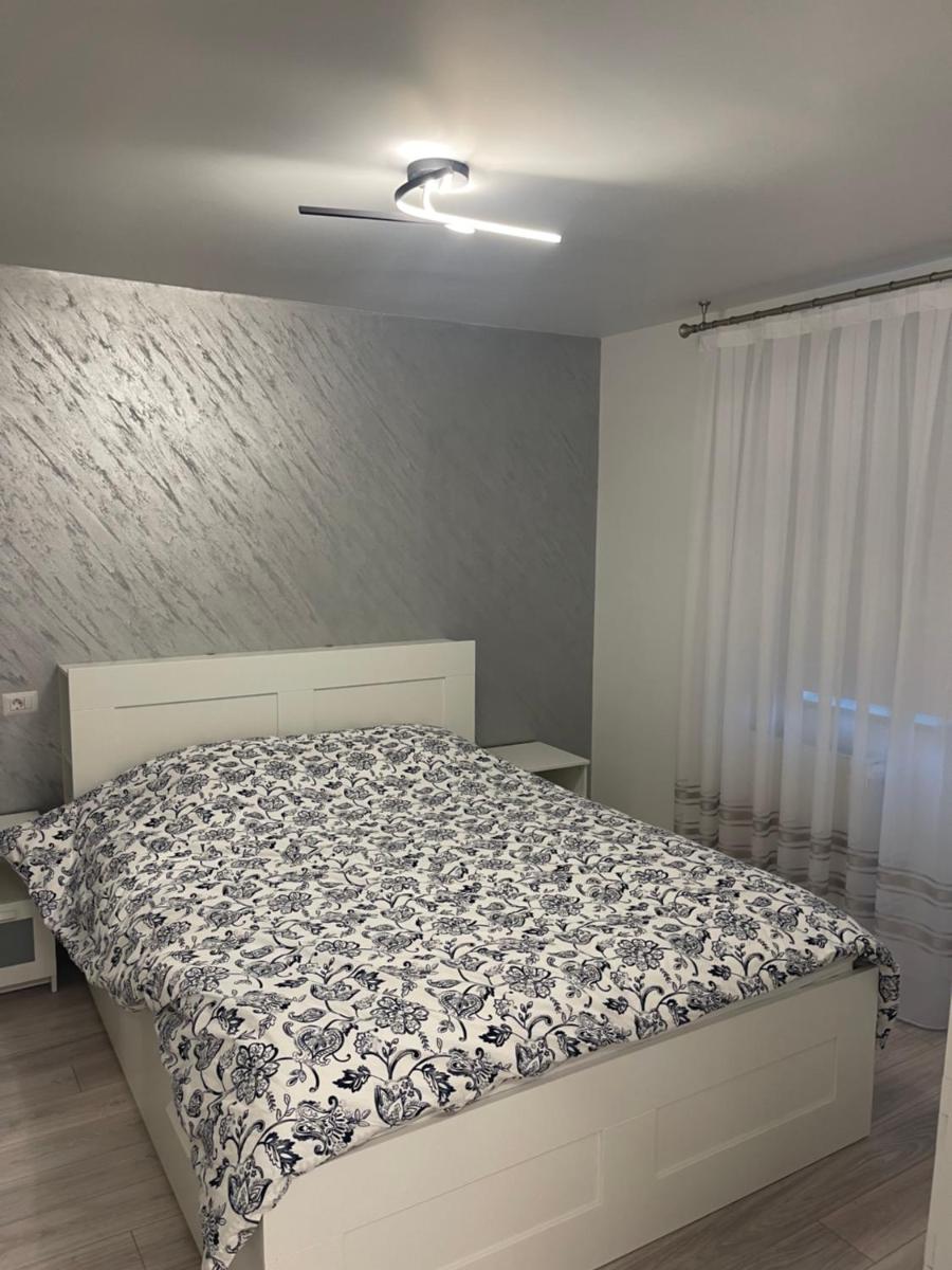 Apartament incantator in Roman - Hizvo