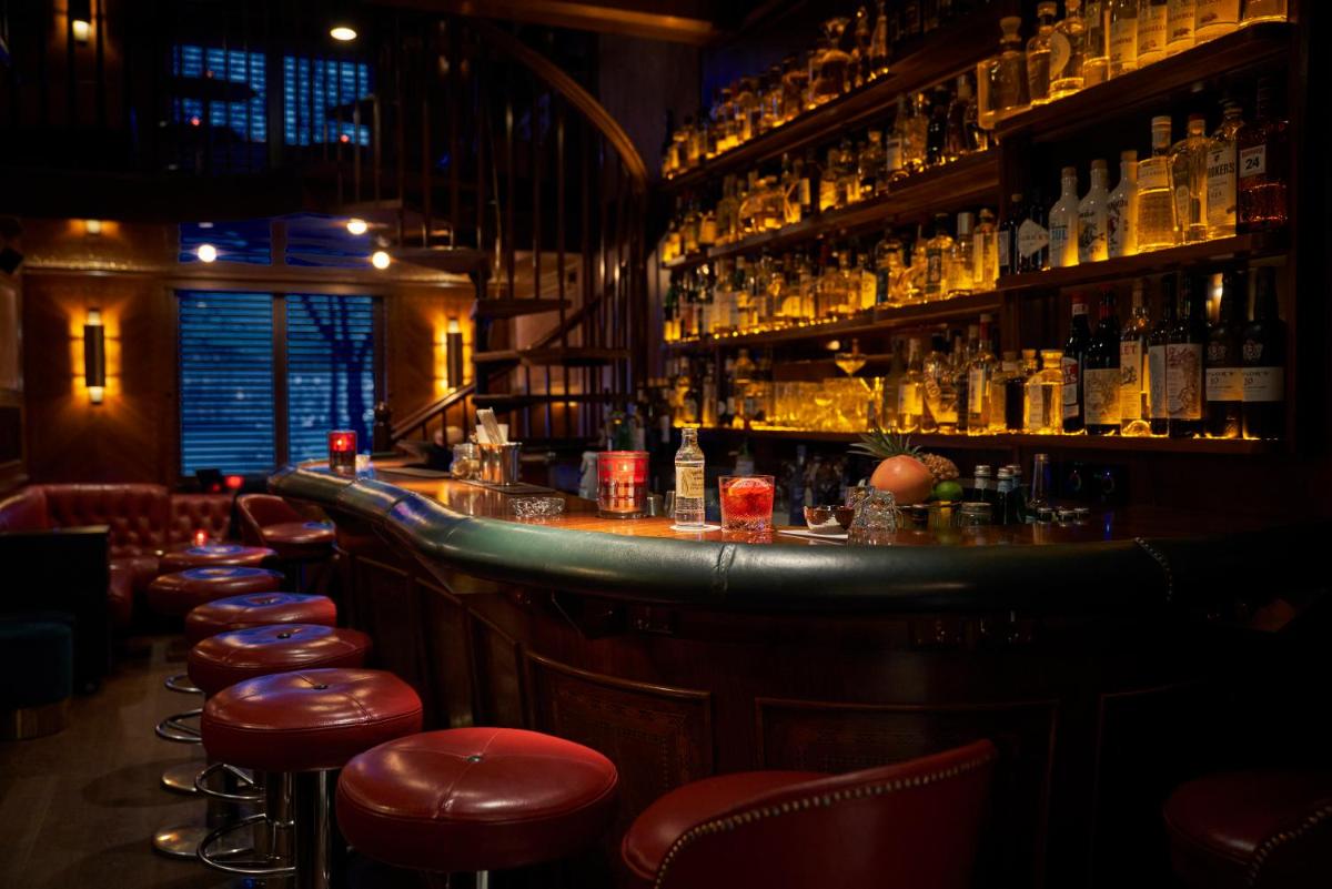 Lounge oder Bar in der Unterkunft Fairmont Hotel Vier Jahreszeiten