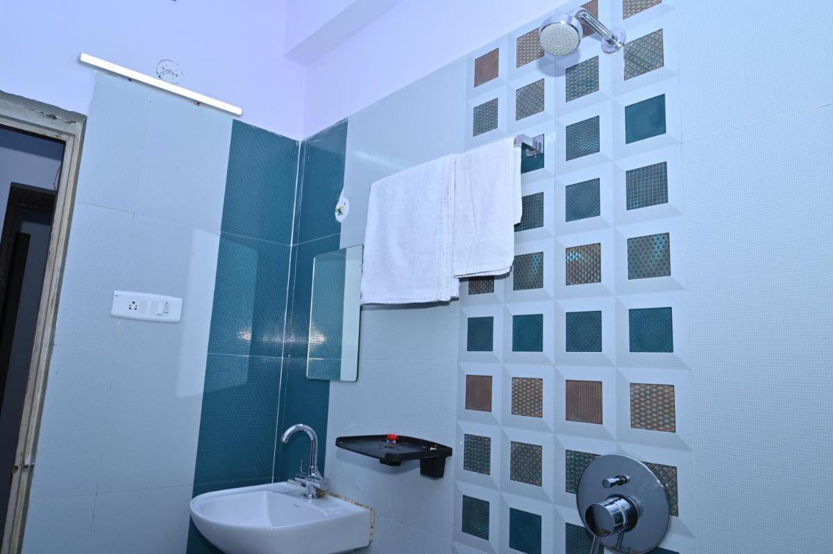 Hotel Stone Park by WB Inn - Housity