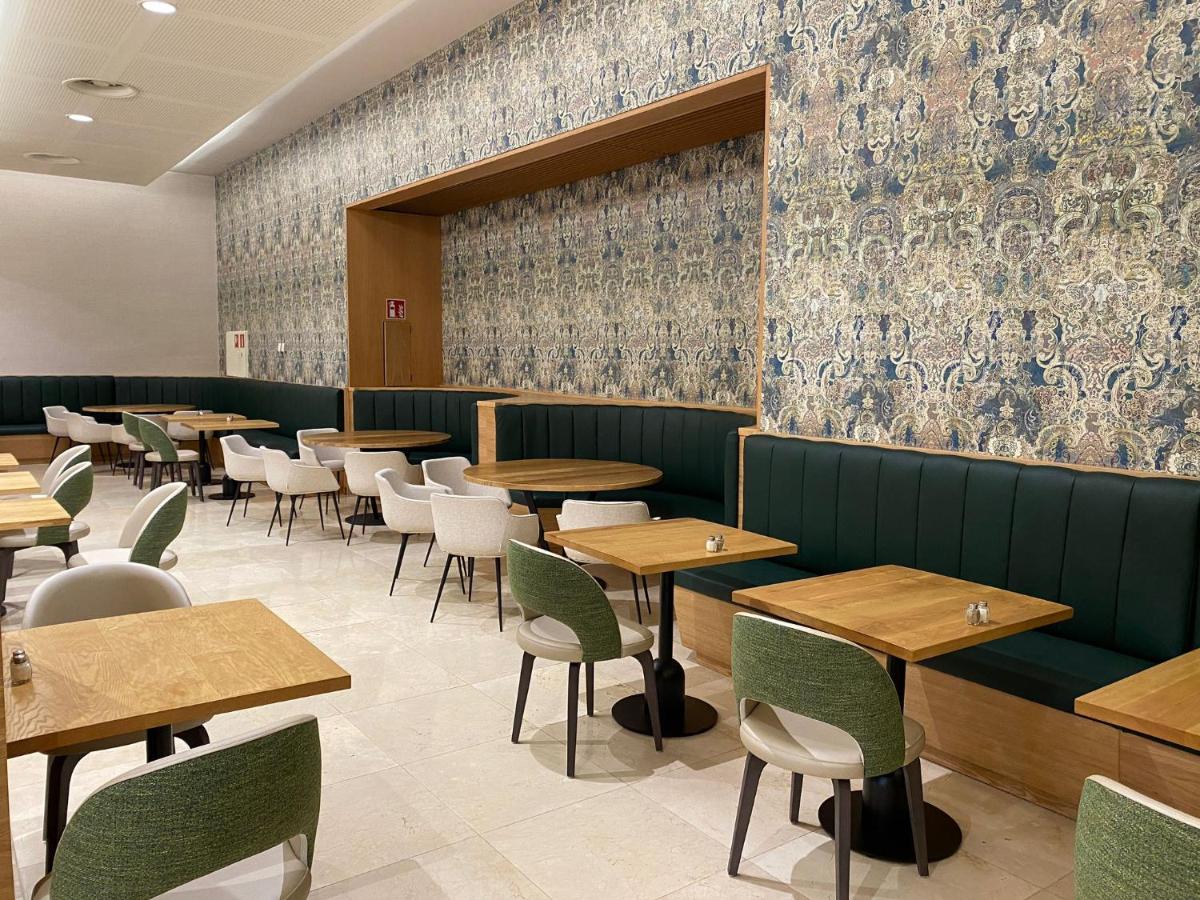 Un restaurante o sitio para comer en Puerto Antilla Grand Hotel