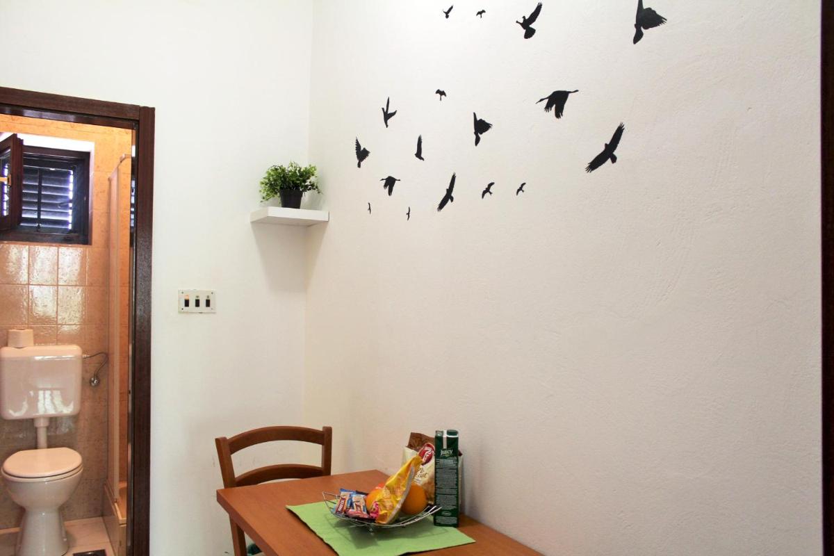 Apartments by the sea Stara Novalja, Pag - 9710 - Housity
