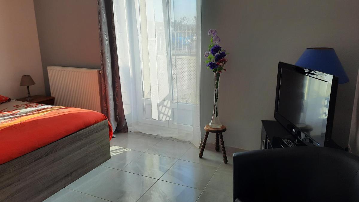 Chez Henriette - Housity