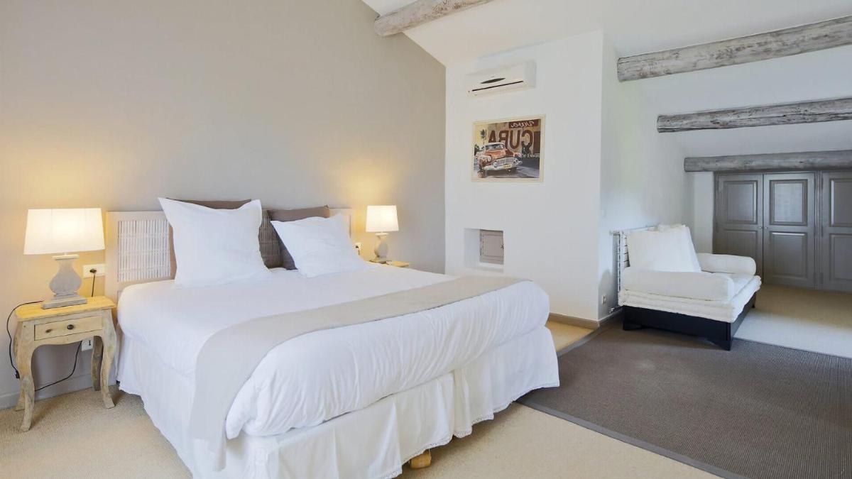 Located between the larger cities and the sea - Housity