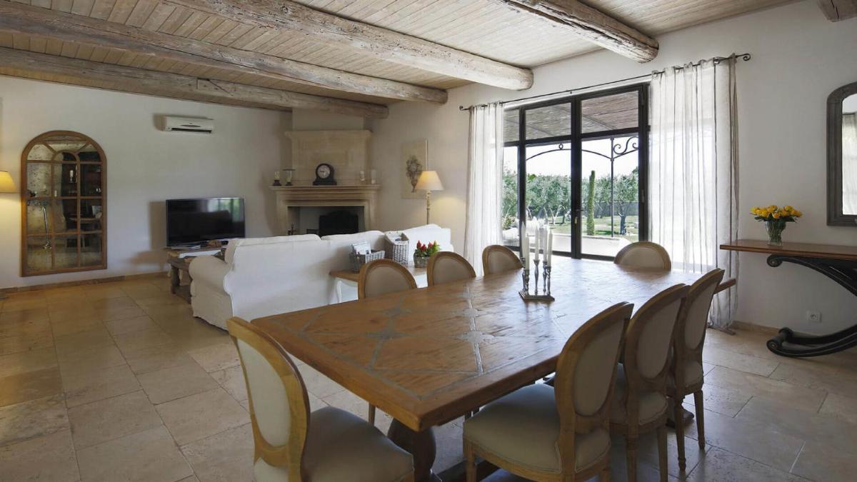 Located between the larger cities and the sea - Housity