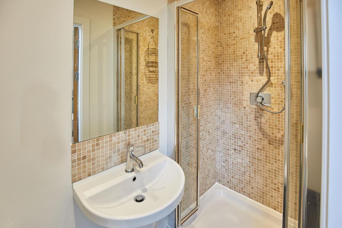 Host & Stay - 15 Easby Hall - Housity