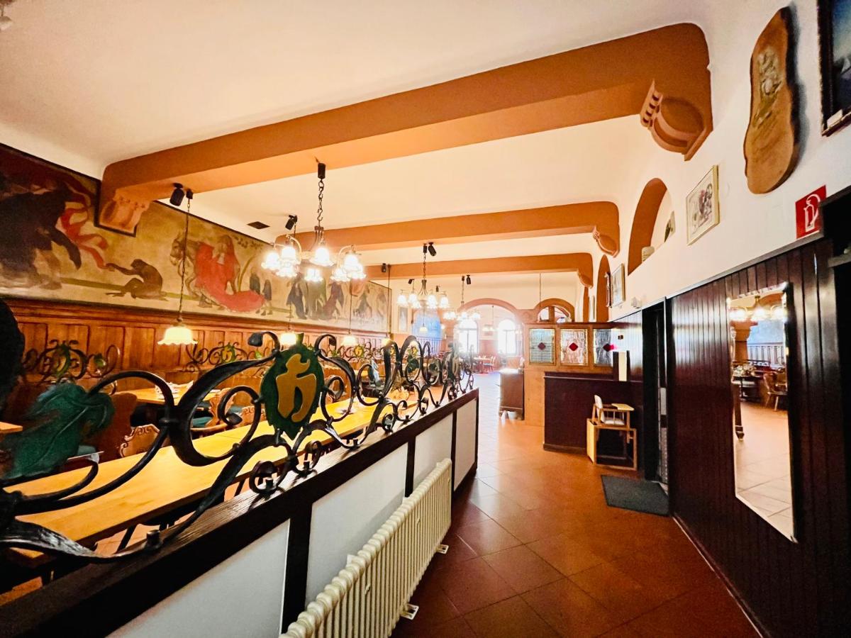 Hotel Hoepfner Burghof - Housity