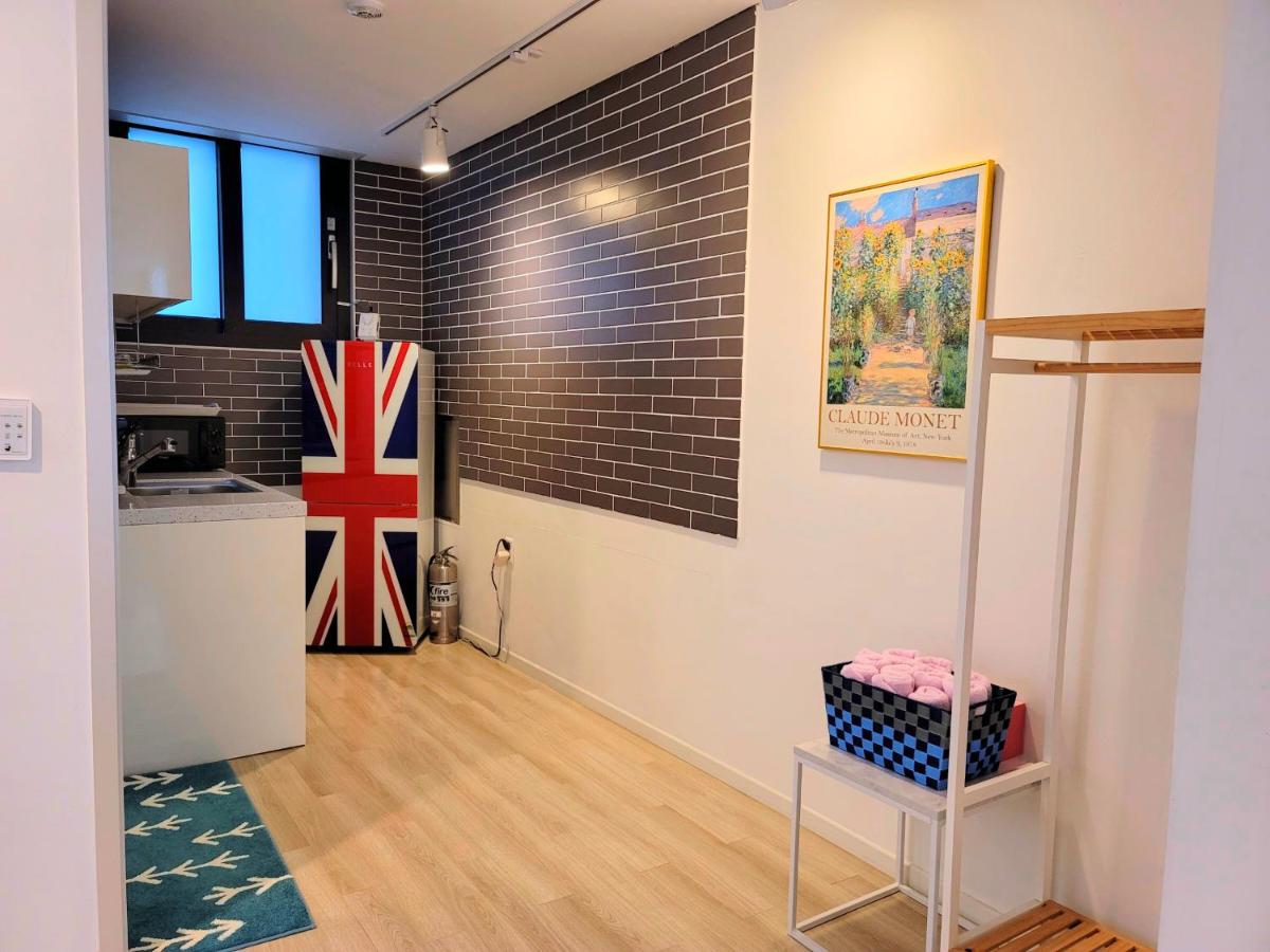 Gallery Family Hotel - Housity