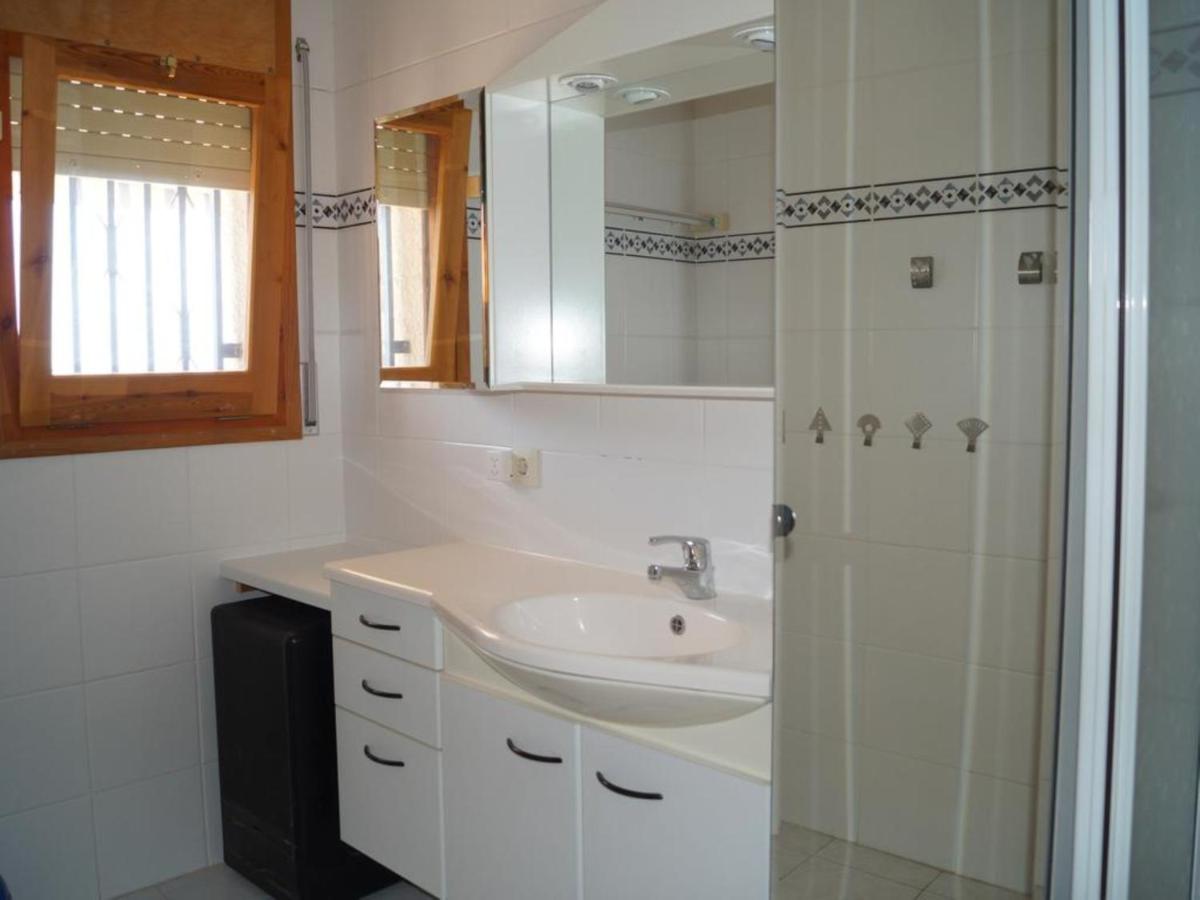 House - 3 Bedrooms young people group not allowed - 07931 - Housity
