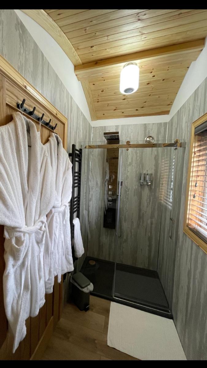 4 Sinclair bay lodges - Housity