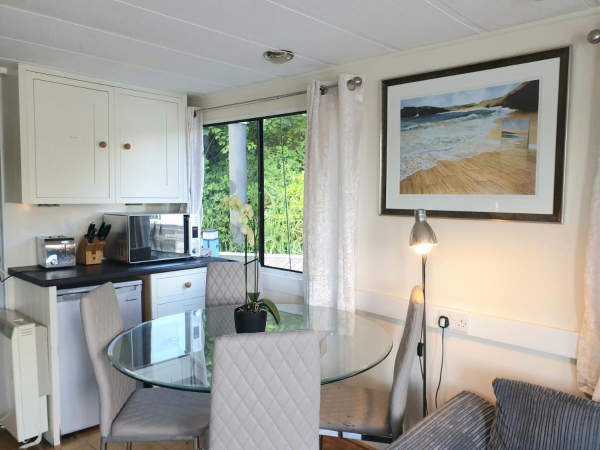 Bluebird house-boat - Housity
