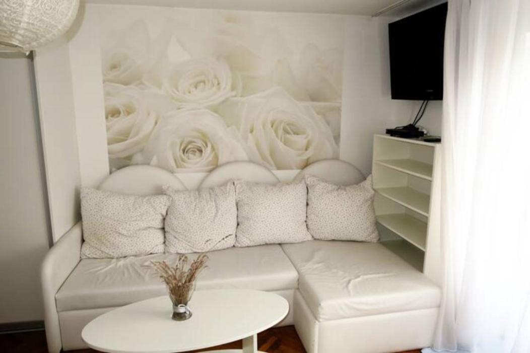 Holiday rooms & apartments in the rosy garden - Housity