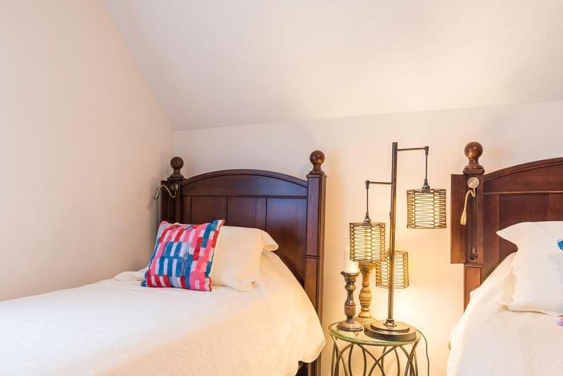 Suitetrails - Luba's Peaceful Bedroom